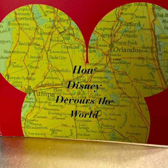 Team Rodent' Paperback Book How Disney Devours the World by Carl Hiaasen 1998 - Picture 4 of 7